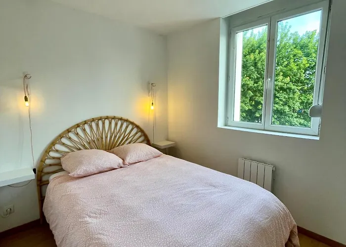35M2 A La Madeleine: Salon, Cuisine & Sdb Prives