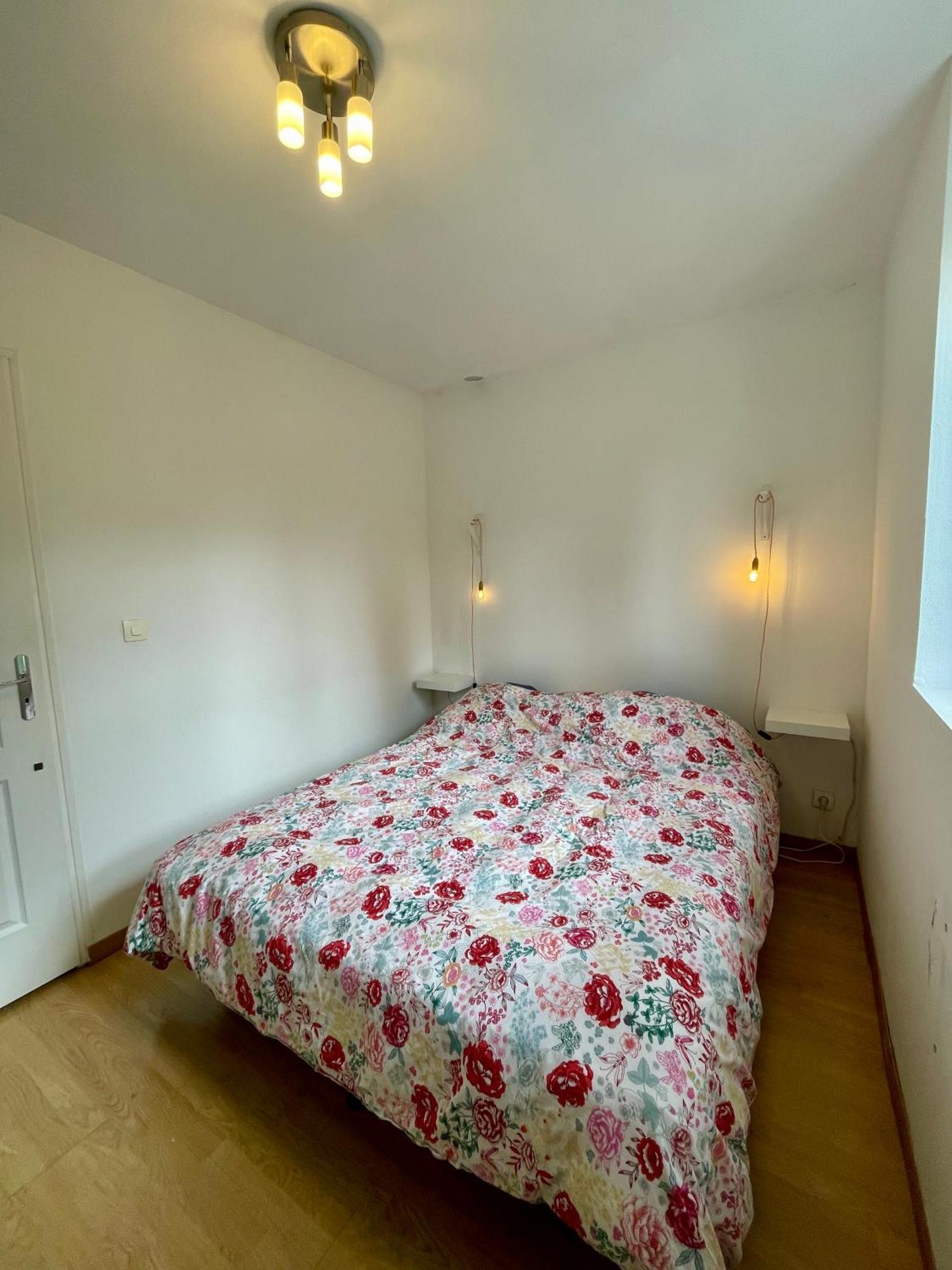 35m2 A La Madeleine: Salon, Cuisine & Sdb Prives Appartement La Madeleine (Nord)