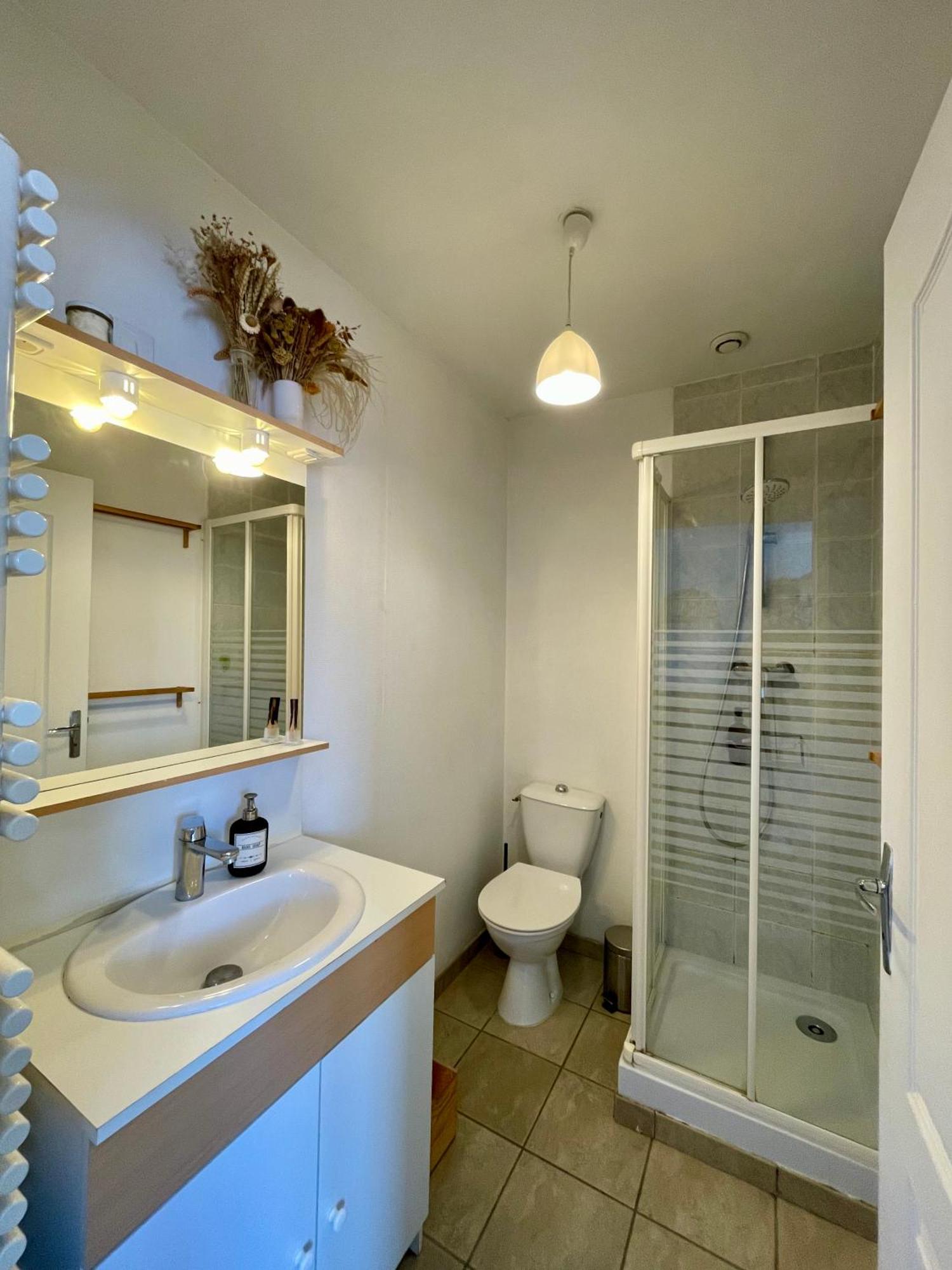 35m2 A La Madeleine: Salon, Cuisine & Sdb Prives *