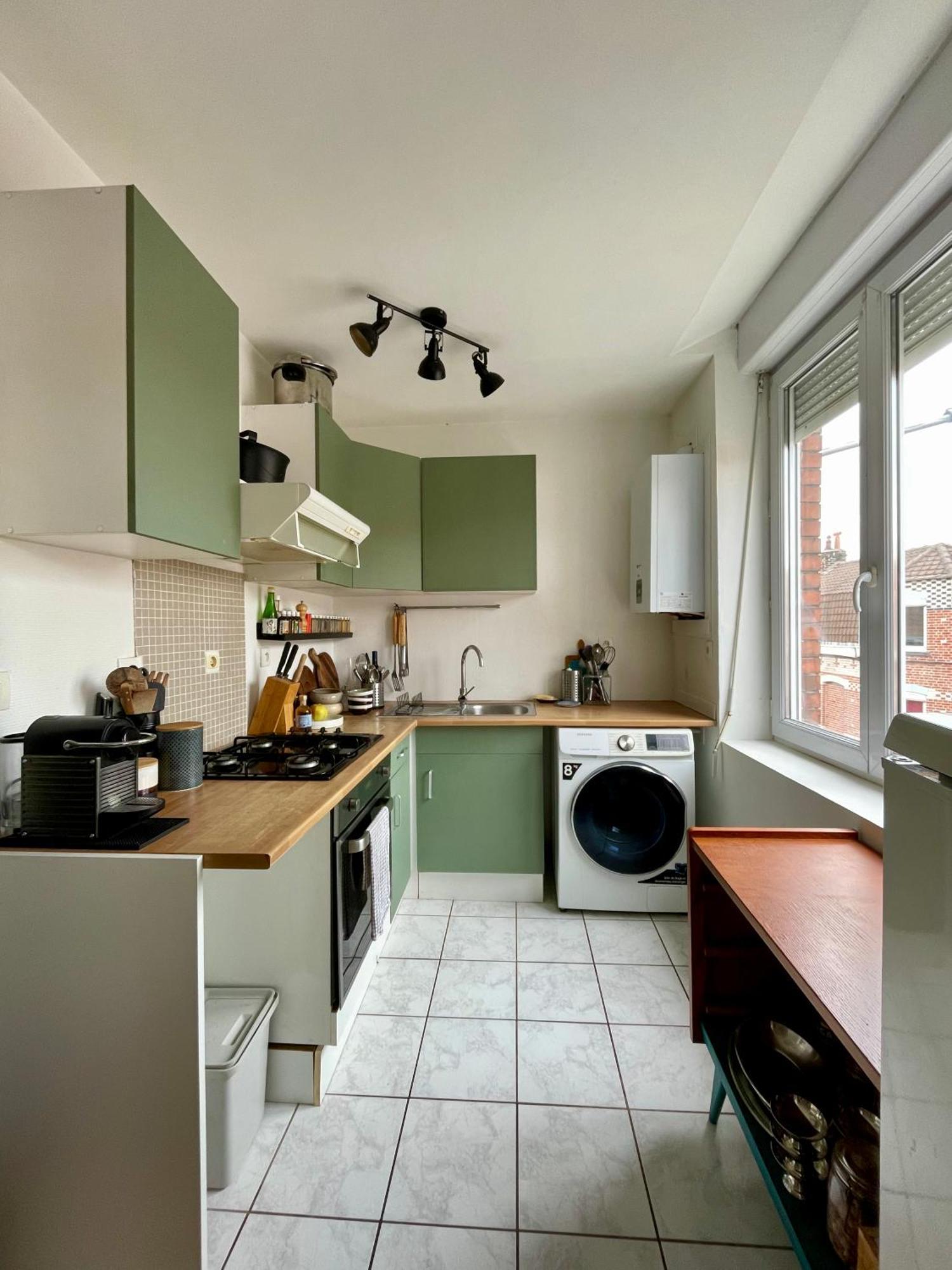 35m2 A La Madeleine: Salon, Cuisine & Sdb Prives * La Madeleine (Nord)