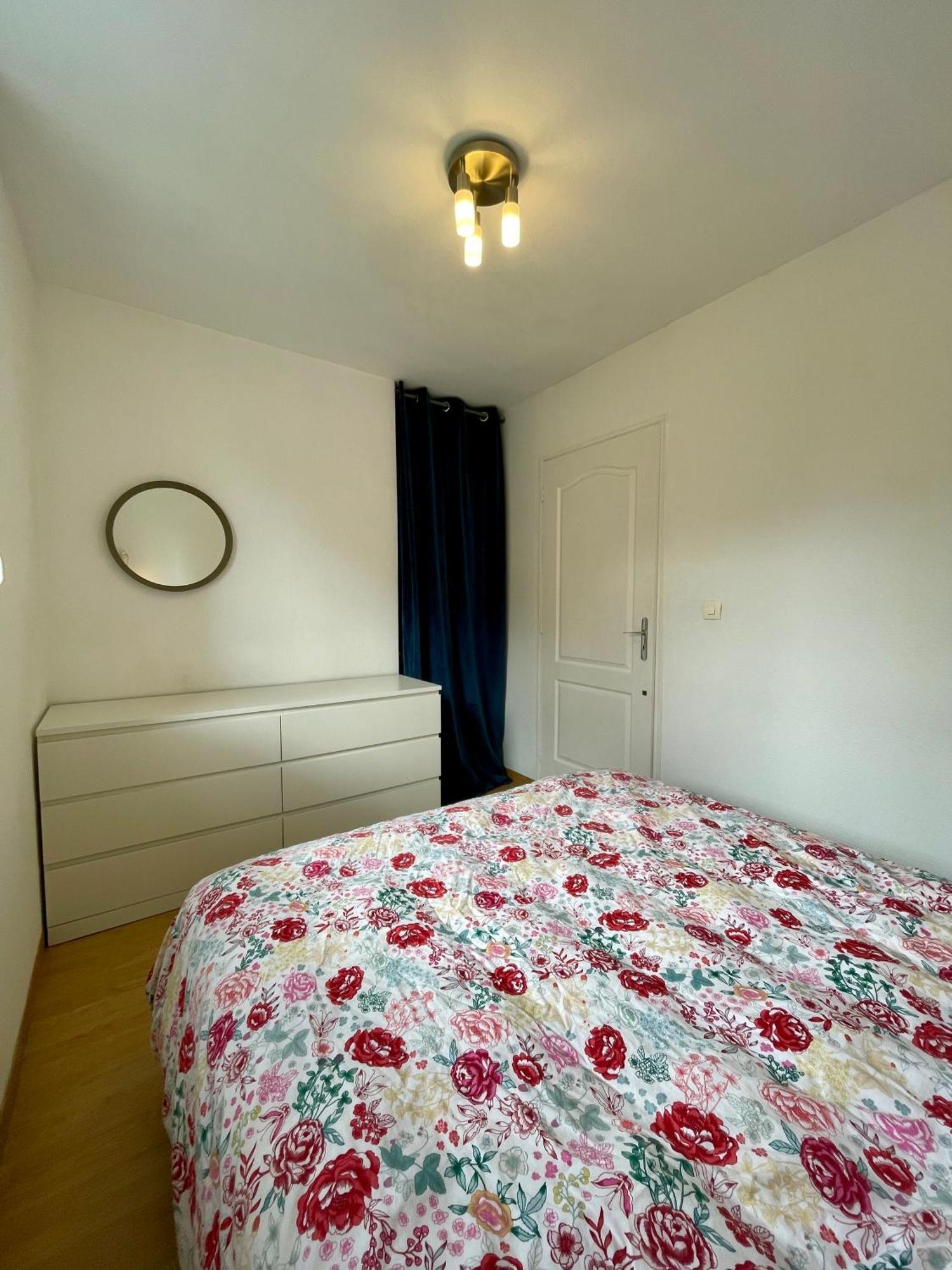 Appartement 35m2 A La Madeleine: Salon, Cuisine & Sdb Prives